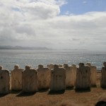 Statues tournées vers l'Afrique