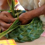 Tressage de palmes de cocotier